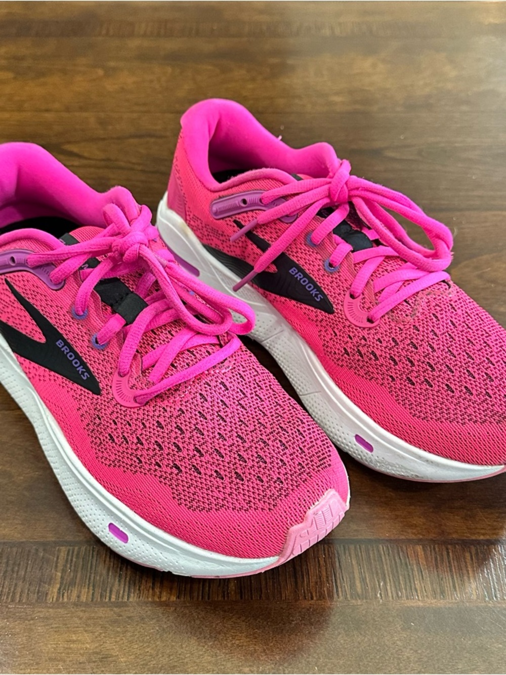 Brooks Ghost Max Women’s 8 Hot Pink Running Shoes Athletic Trainer Neon Pink